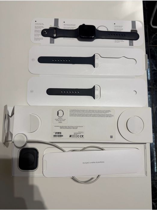 Vând Apple Watch Series 7, varianta de 45mm, culoare Midnight