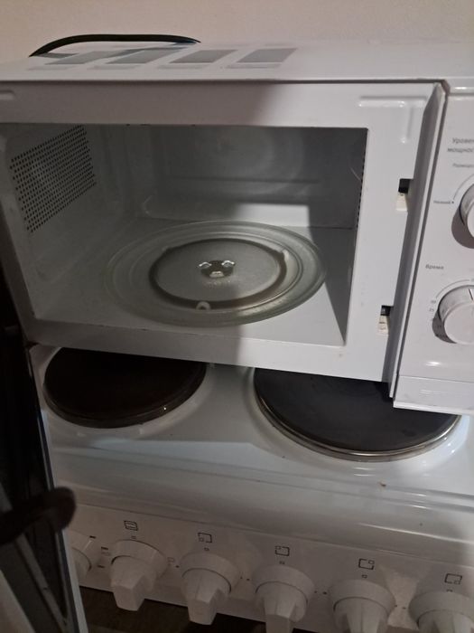 Продам 4х комфорочную плиту artel comarella 50-00E.