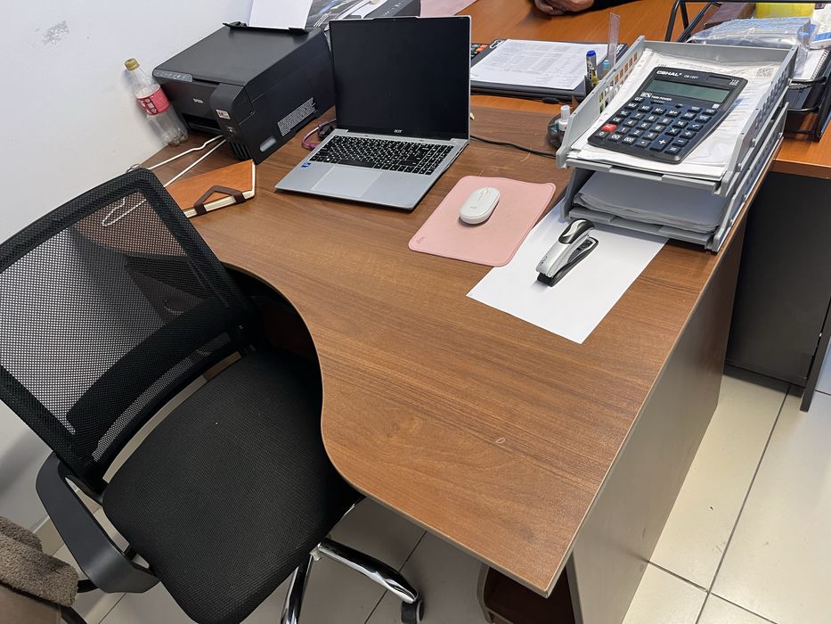 Офисный столик с тумбой