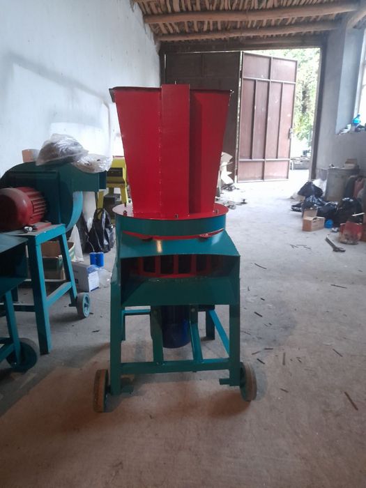 Хул ва Курук хашак ва дон учун драбилка. УНИВЕРСАЛ