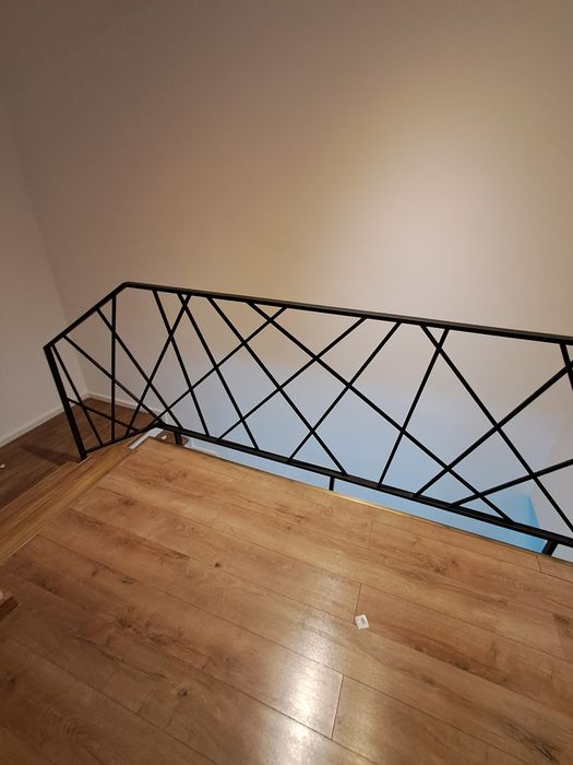 Balustrazi, Riflaj, Scări metalice pe vang central