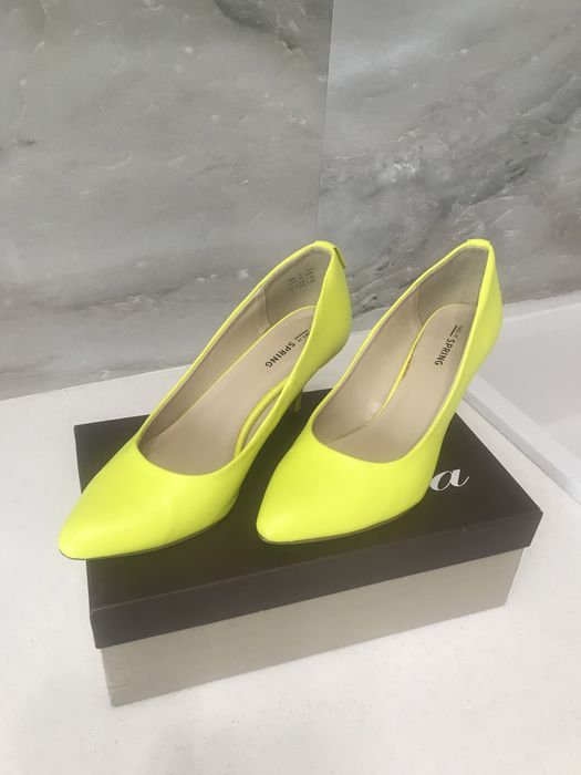 Продам красивые стильные туфли