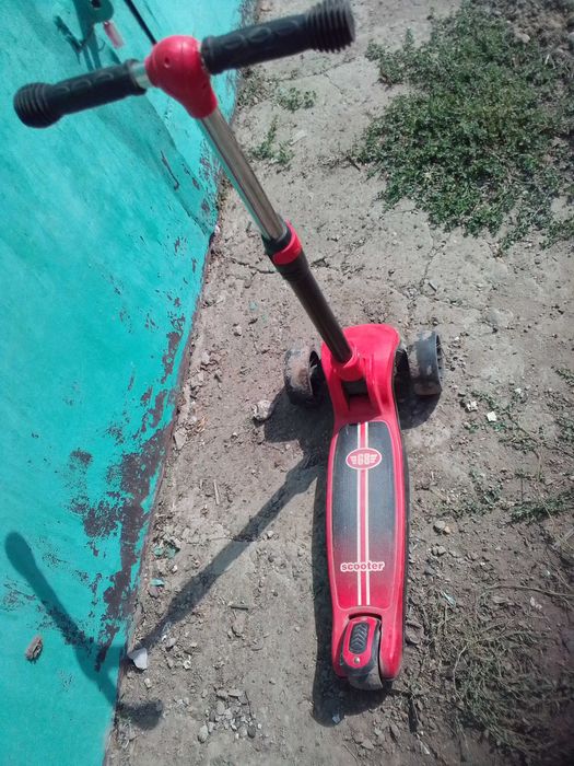 Самокат детский в отличном состоянии