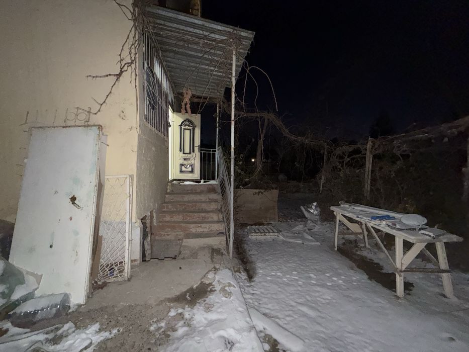 Продаётся 1+ плюс комнатная квартира 1-ый этаж с двориком 6-микр