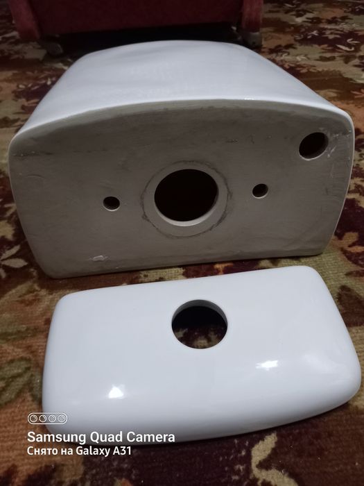 Продаю  бачок от унитаза.