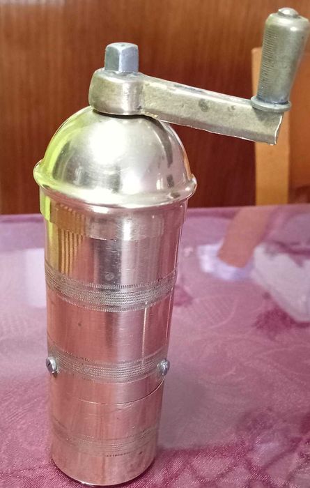 Мелничка за черен пипер, месинг