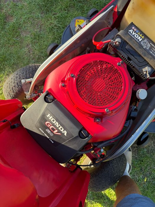 Tractoraș tuns gazon Countax C600H – Motor Honda V-Twin – Doar 37 ore – Colector 2021