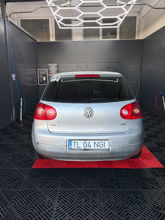 Vând VW Golf 5 1.9