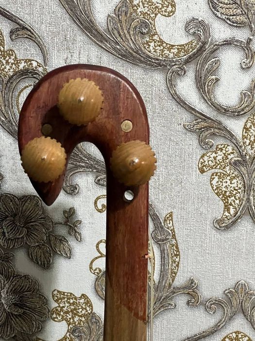 Qashqar rubob usta: HOLDOR AKA