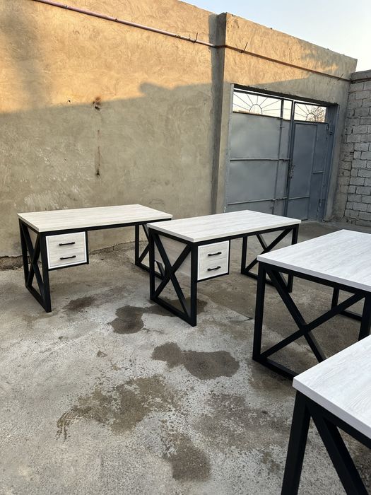 Стол в стиле лофт