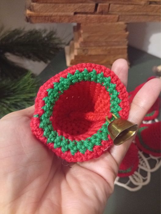 Плетени на една кука камбанки със звънчета