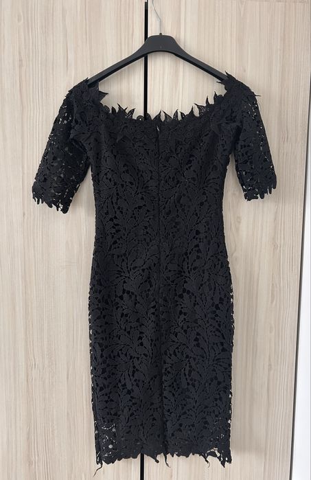 Черна дантелена рокля