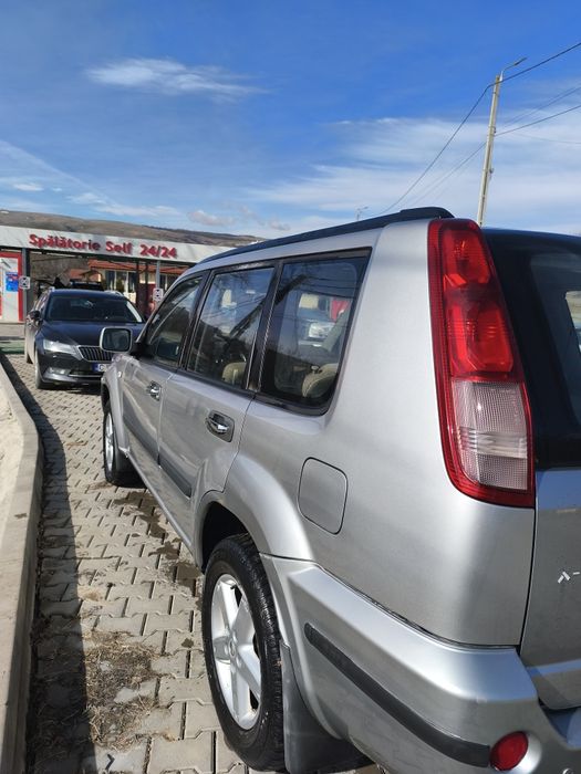 Vând Nissan x trail