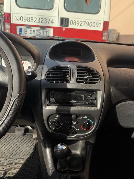 автомобил Peugeot 206 1.4i