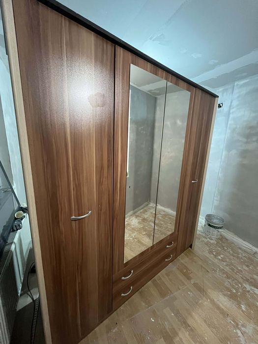 Четирикрилен гардероб