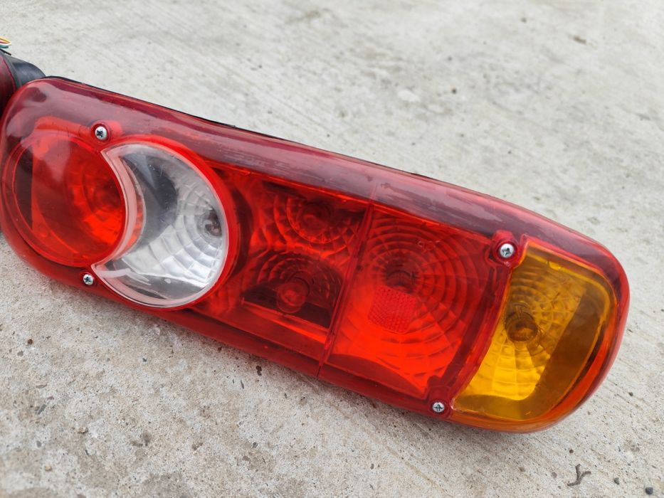 Vând Lampi pentru remorci autotilitare etc 12/24 v