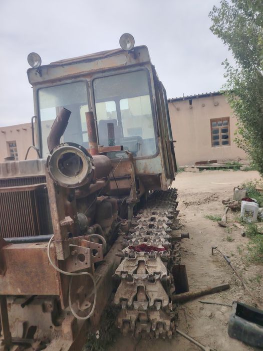 Bulduzer traktor t75
