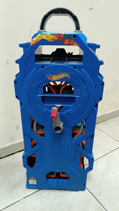 Игрален комплект Hot Wheels мега гараж