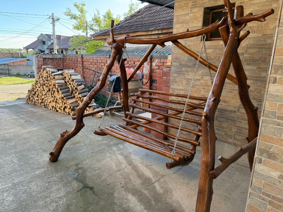 Vând leagăn din lemn pentru terasa sau gradina lucrat manual