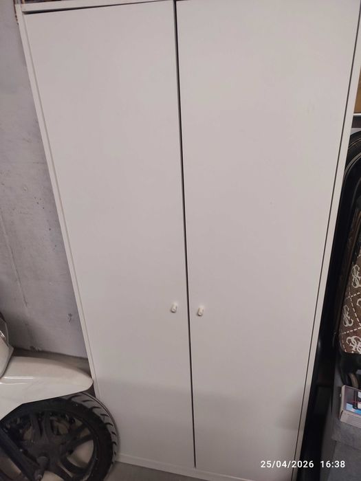 Mobilier de vânzare – dulapuri, birou, comode, scaun