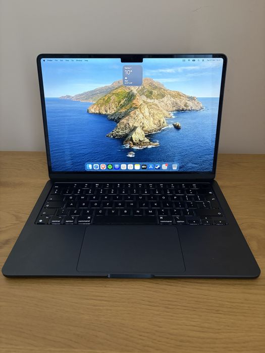 MacBook Air M3 - 16GB RAM, 100% батерия