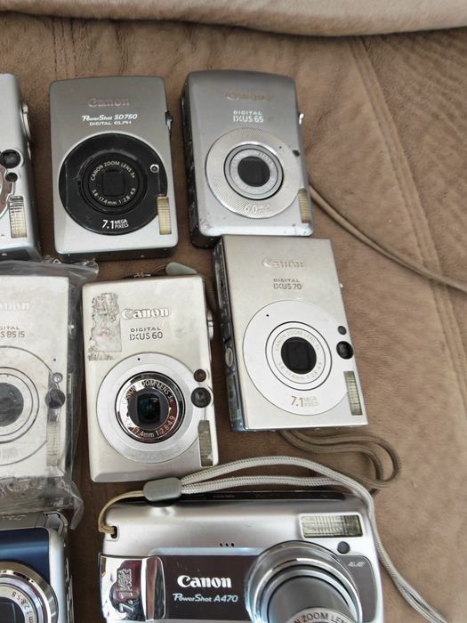 Aparat foto video CANON,compactă ,de colectie.