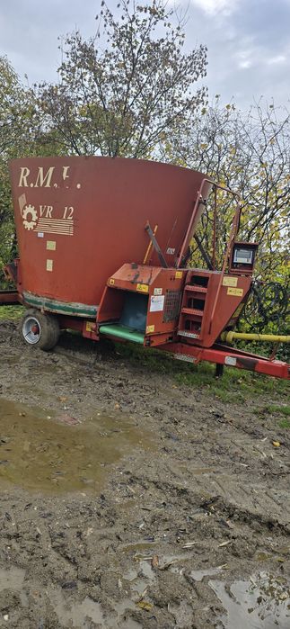 Remorca tehnologica furajare animale vaci  kuhn  RNH 12 mc