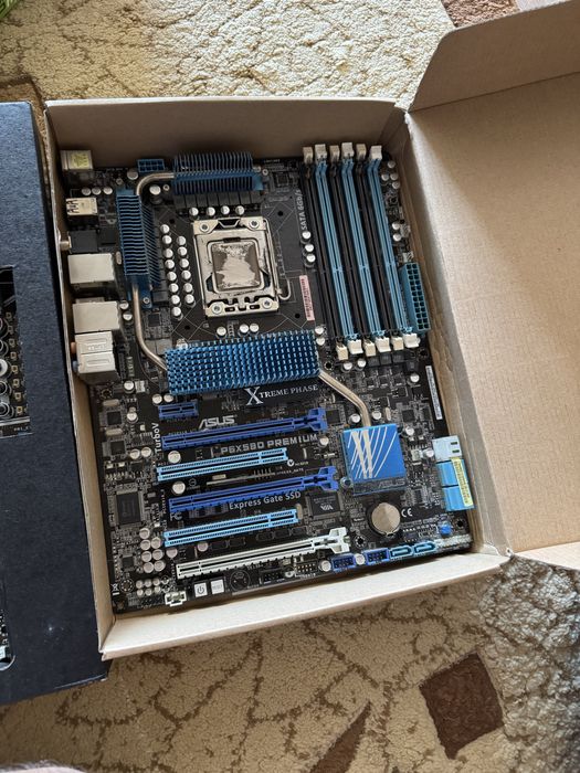 Vand placa de baza si 2x i7 920 pret in descriere