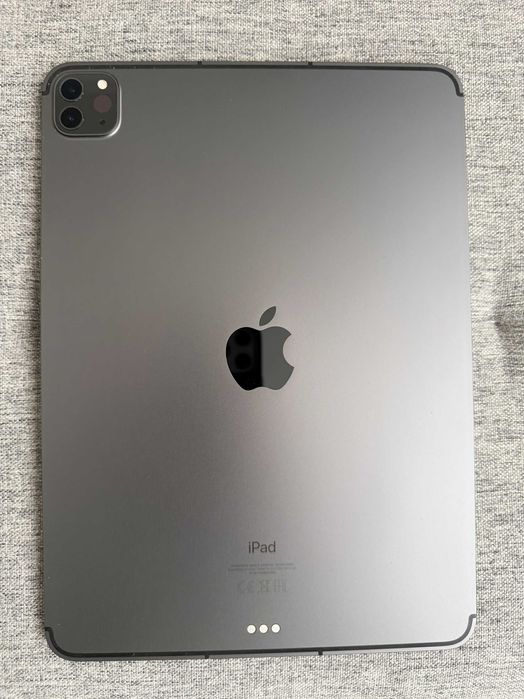 Продавам Apple iPad Pro 11” M1 128GB Cellular (A2459) + Magic Keyboard (A2261) + Apple Pencil