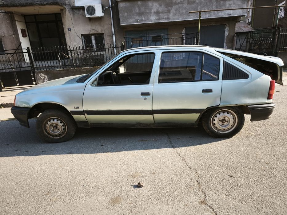 Продава се на части OPEL KADET 1.6 75Kс