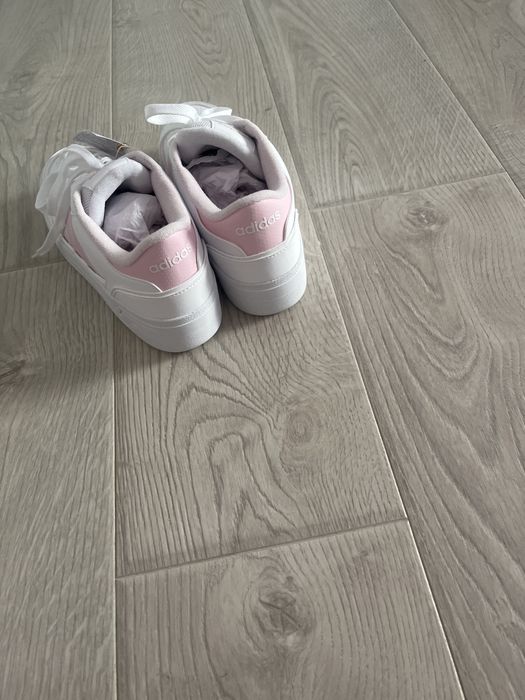 Кроссовки жен adidas оригинал