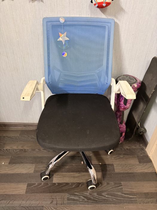 Продам кресло на колесиках