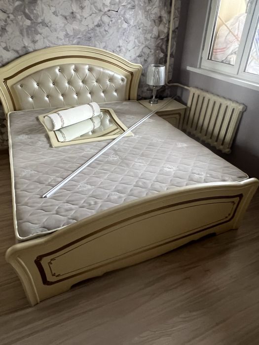 Продам спальный гарнитур