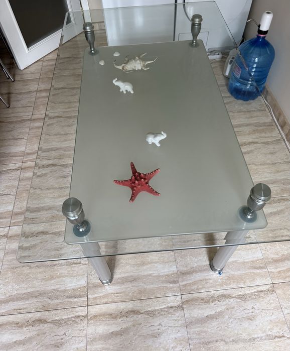 Трапезна стъклена маса