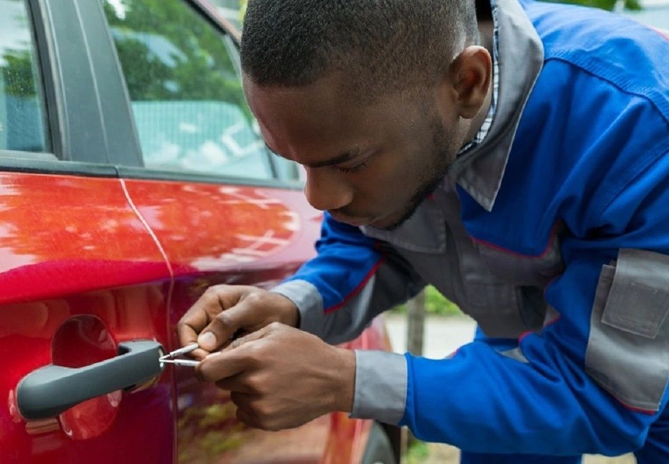 Mashina ochish 24/7 moshina ochish xizmati