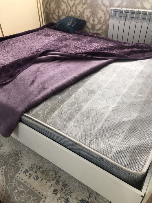 двухспальная кровать