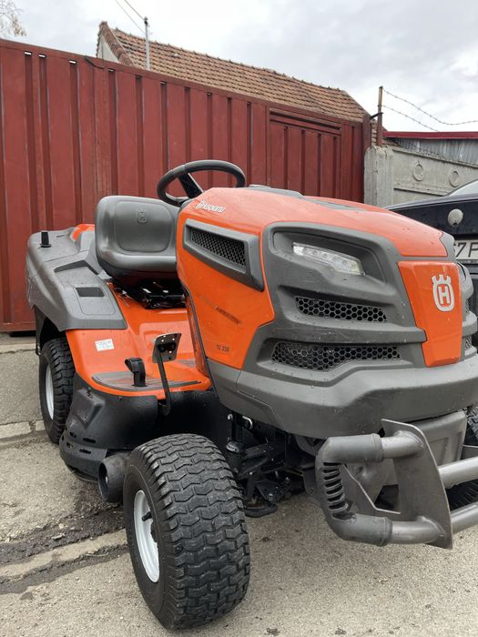 Tractoras de tuns iarba Husqvarna Profi