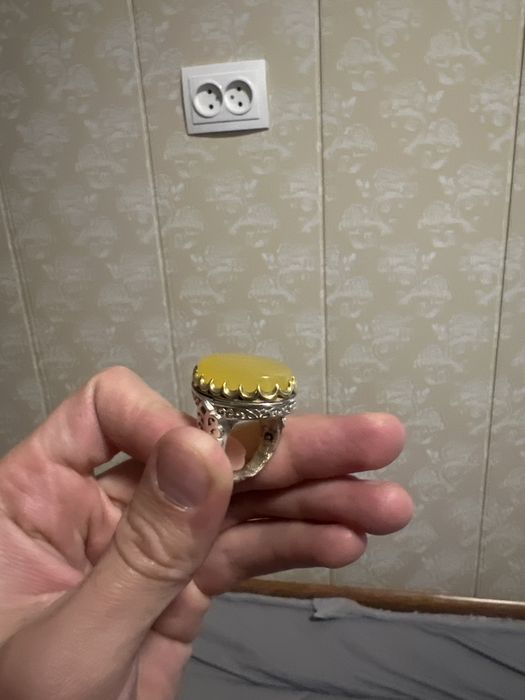 Aqiq toshlig Uzuk sotiladi