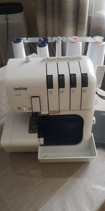 Продам оверлок марки Brother