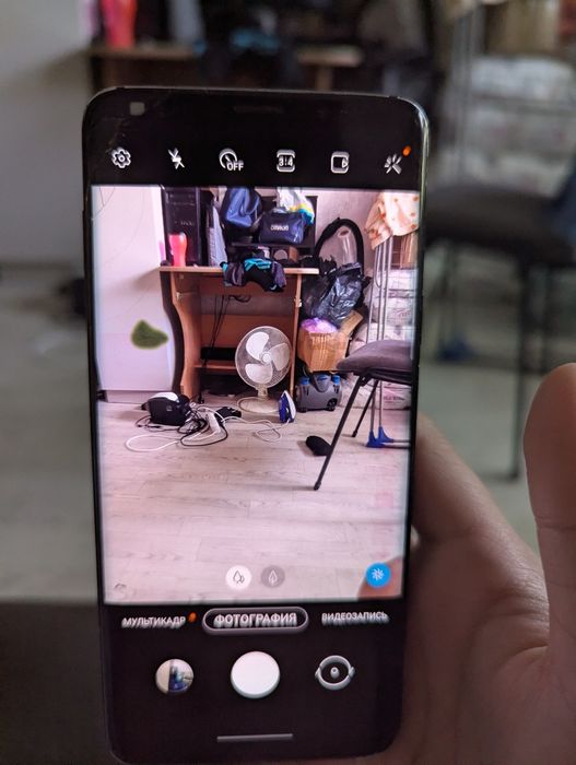 Два телефона Samsung s 9 plus и Samsung a 15