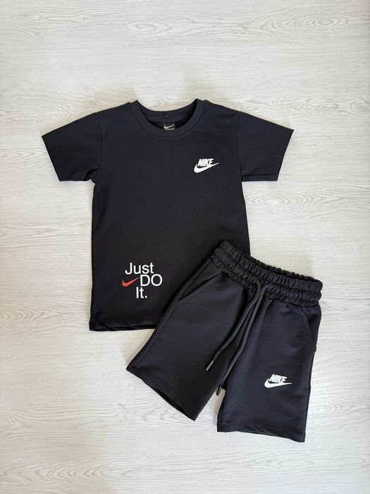 Комплект для мальчиков и девочек Nike, футболка и шорты
