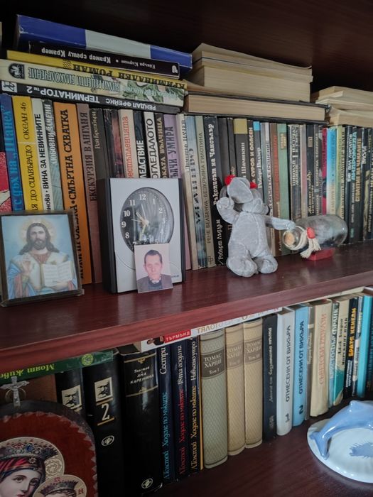 Продавам книги запазени