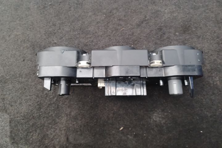 Comanda AC 1K0820047DQ 5HB008719 1K0820047DQ 5HB008719 Volkswagen VW