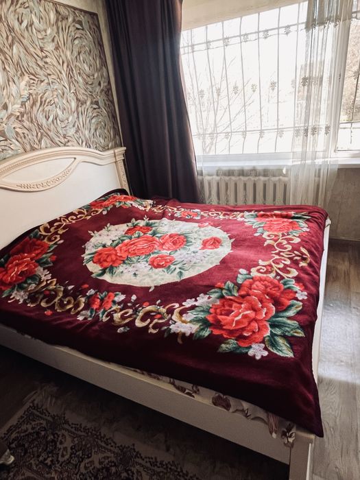 Продам кровать 2х1.8 с матрасом