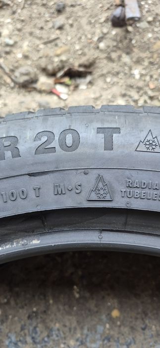 2 anvelope iarna,ca si noi Continental 235/50/20,dot 2022.Pret/buc