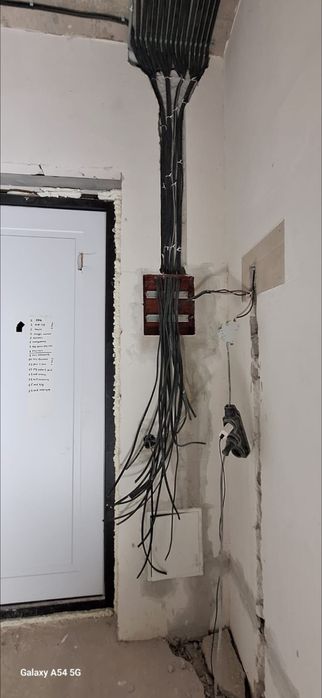 Электрик электомонтажник