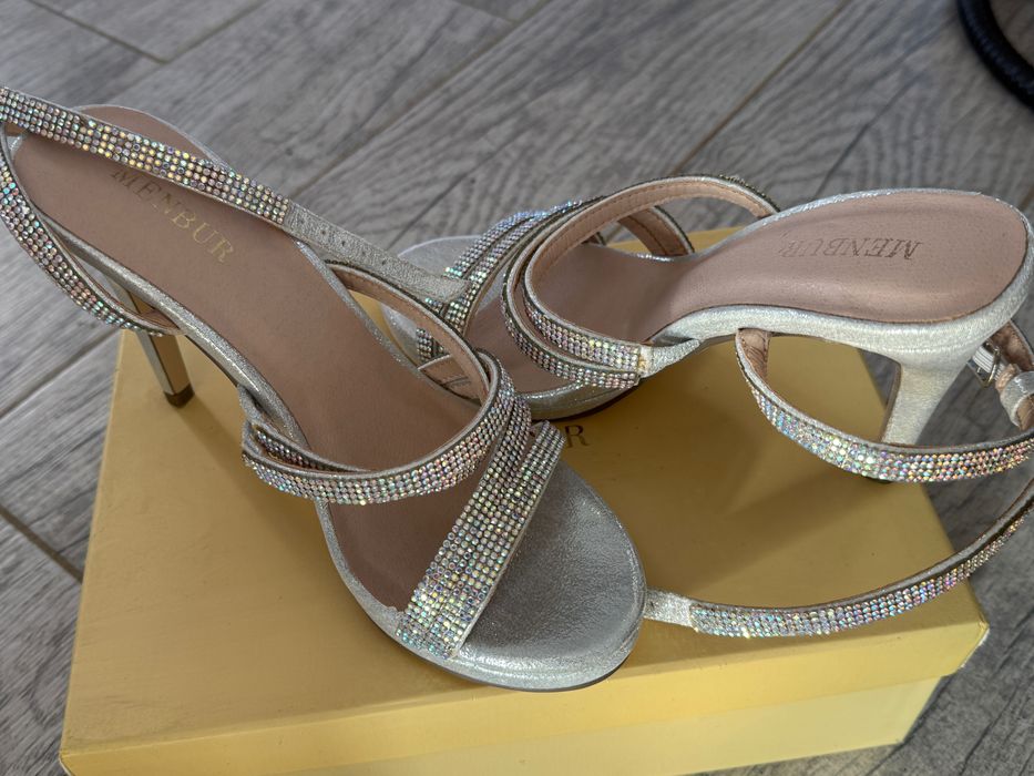 Sandale cu toc Menbur,noi