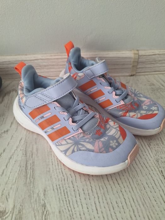 Два чифта детски маратонки