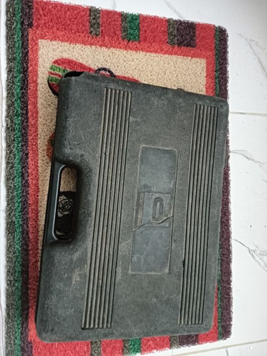 Продам набор чемодан б/у, инструменты