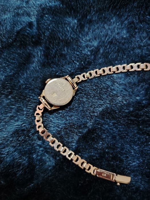 Легендарные золотые часы советского периода "Чайка"